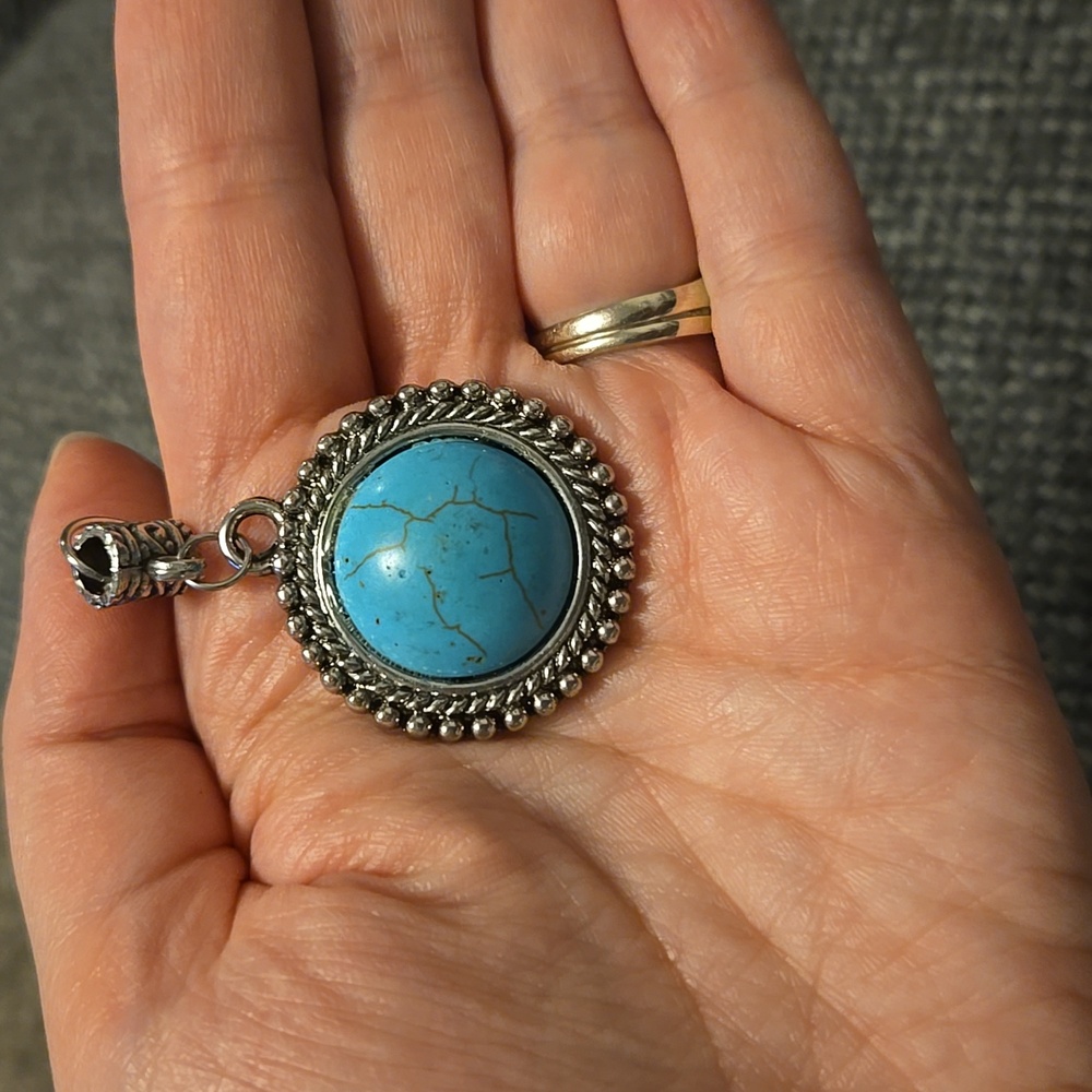 Turquoise Pendant - Picture 3 of 3